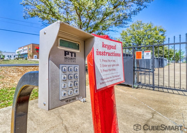 Facility photo: //images.sparefoot.com/medium/15376868835c5f203d4.jpg