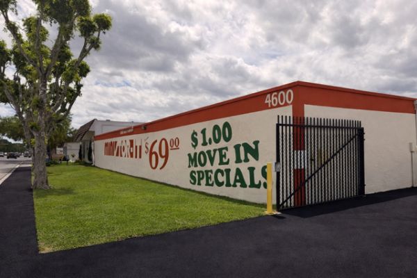 Storage Units at Miami Mini Stor-It - South Miami/Coral Gables - 4555 SW 72nd Ave