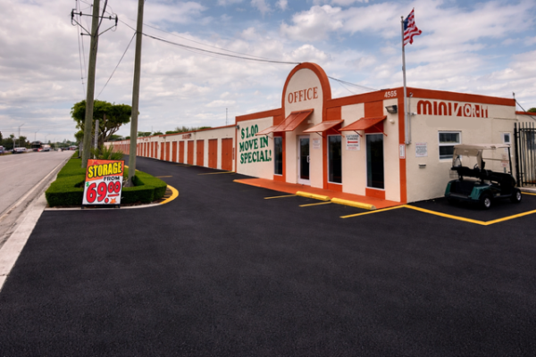 Storage Units at Miami Mini Stor-It - South Miami/Coral Gables - 4555 SW 72nd Ave