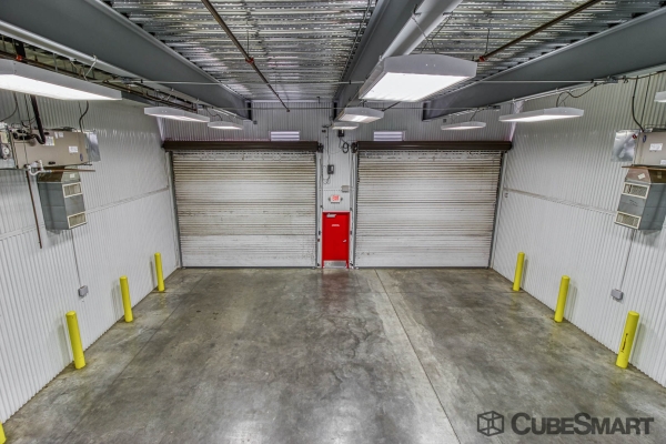 Facility photo: //images.sparefoot.com/medium/1539236a19315fcd8e0.jpg