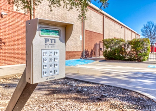 Facility photo: //images.sparefoot.com/medium/15398469de0db88749d.jpg