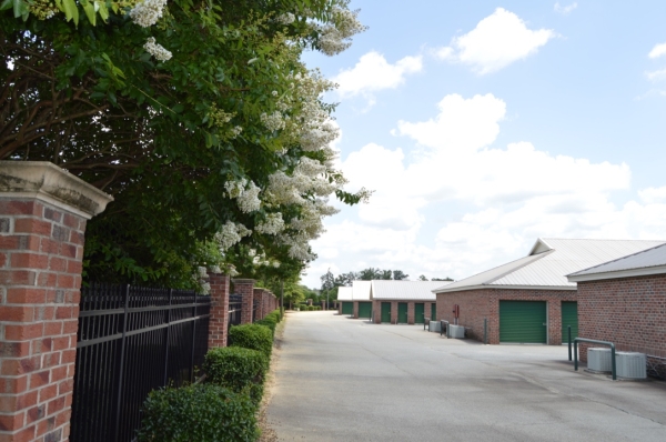 Facility photo: //images.sparefoot.com/medium/1543346a4275984162d.jpg