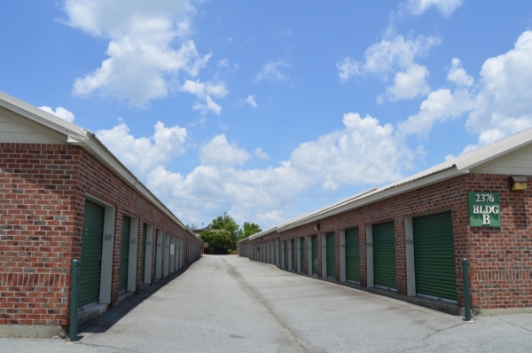 Facility photo: //images.sparefoot.com/medium/1543346a42759a2d09c.jpg