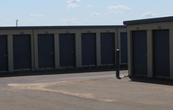 Facility photo: //images.sparefoot.com/medium/1543615356ded7c0876.jpg