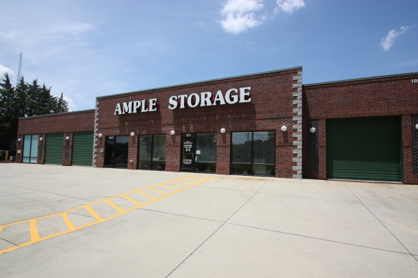Facility photo: //images.sparefoot.com/medium/1543836a0f707c6a799.jpg
