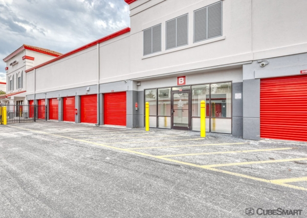 Facility photo: //images.sparefoot.com/medium/1543966a194073e245d.jpg