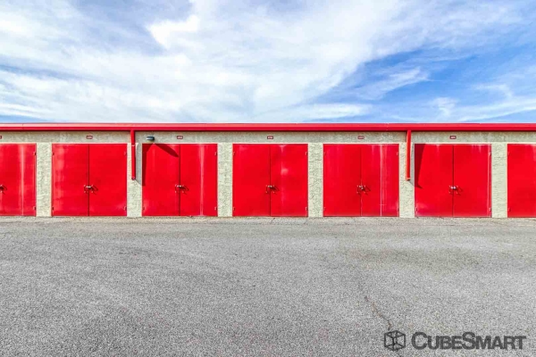 Facility photo: //images.sparefoot.com/medium/1549766894486329b5b.jpg