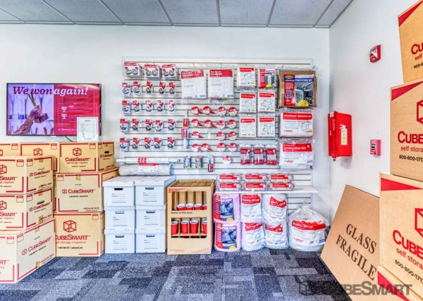 Facility photo: //images.sparefoot.com/medium/1552096a3639b544b80.jpg
