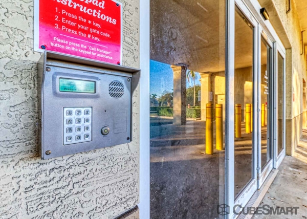 Facility photo: //images.sparefoot.com/medium/155211691ece17d8765.jpg