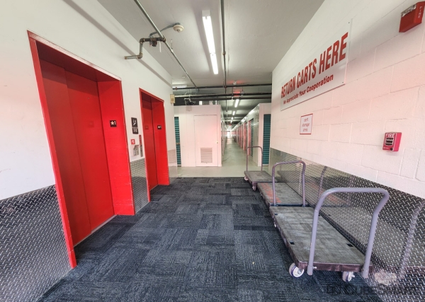 Facility photo: //images.sparefoot.com/medium/15521368945f1f5f578.jpg