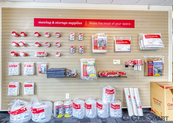 Facility photo: //images.sparefoot.com/medium/15521668832eaa980aa.jpg