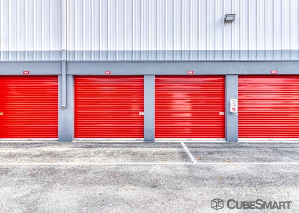 Storage Units at CubeSmart Self Storage - Fort Myers - 11200 Gladiolus Drive - 11200 Gladiolus Drive
