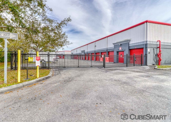 Storage Units at CubeSmart Self Storage - Fort Myers - 11200 Gladiolus Drive - 11200 Gladiolus Drive