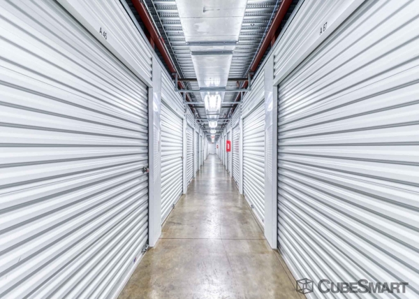 Storage Units at CubeSmart Self Storage - Fort Myers - 11200 Gladiolus Drive - 11200 Gladiolus Drive