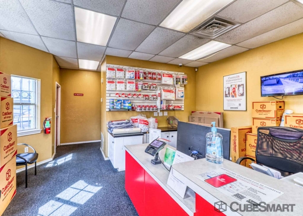 Facility photo: //images.sparefoot.com/medium/155484691f02995dce4.jpg