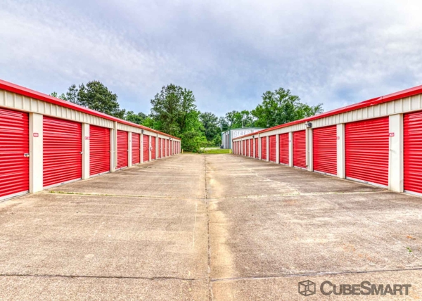 Facility photo: //images.sparefoot.com/medium/15554169031d3491969.jpg