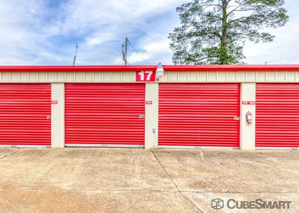 Facility photo: //images.sparefoot.com/medium/155541698aed2f083a0.jpg