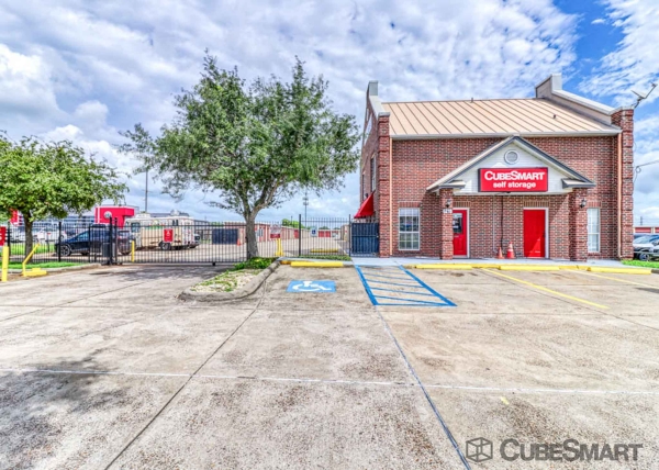 Facility photo: //images.sparefoot.com/medium/1556116890701d2077b.jpg