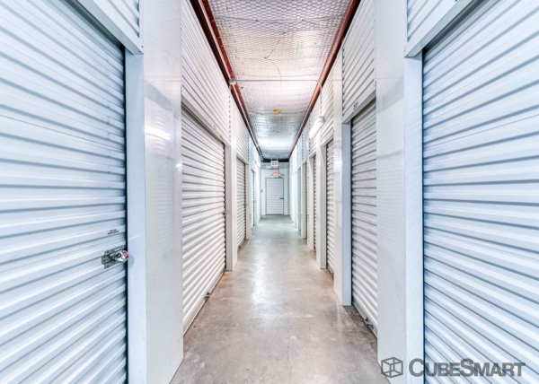 Facility photo: //images.sparefoot.com/medium/155611689489f8a3e99.jpg