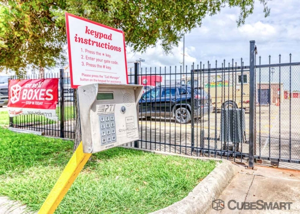 Facility photo: //images.sparefoot.com/medium/155611697895a464cbe.jpg