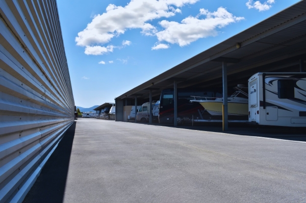 Facility photo: //images.sparefoot.com/medium/155625688d0eda0d4cc.jpg
