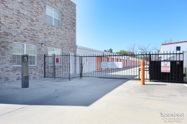 Storage Units at Right Move Storage - Aldine - 21667 Aldine Westfield Road