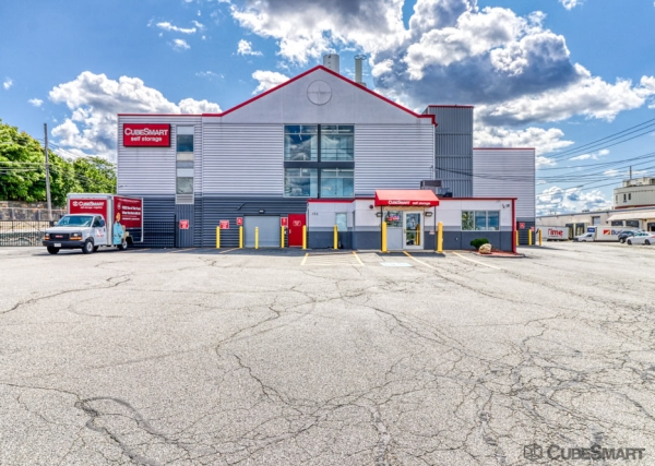 Facility photo: //images.sparefoot.com/medium/155977688c6dfa5a506.jpg