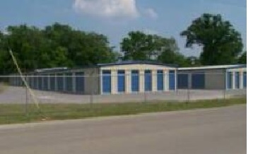 Facility photo: //images.sparefoot.com/medium/156031543e8b3020a45.jpg
