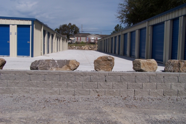 Facility photo: //images.sparefoot.com/medium/1560315ef252ad97f7f.jpg
