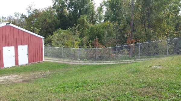 Facility photo: //images.sparefoot.com/medium/156247545804f939a6b.jpg