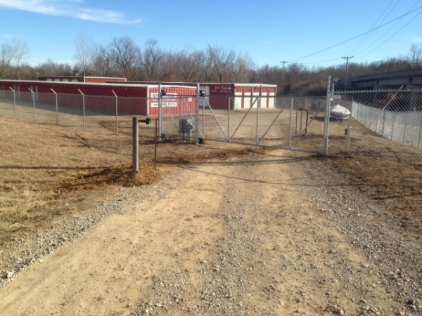 Facility photo: //images.sparefoot.com/medium/15624754c78fee4425b.jpg
