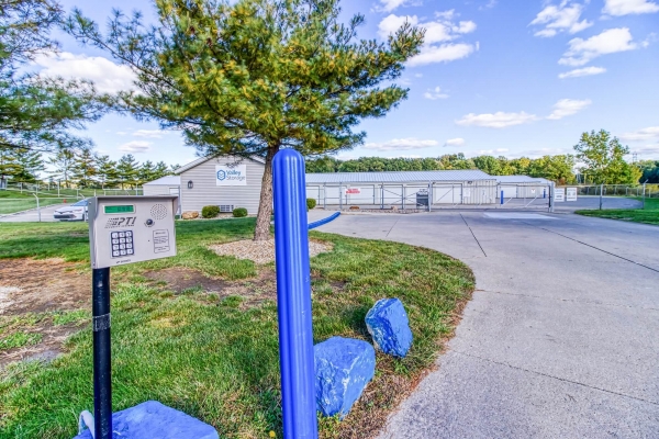 Facility photo: //images.sparefoot.com/medium/1562685fb67ca021e64.jpg