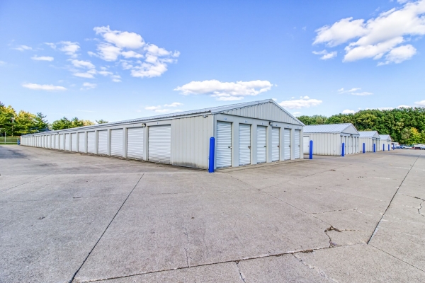 Facility photo: //images.sparefoot.com/medium/1562685fb67ca3d6d2c.jpg