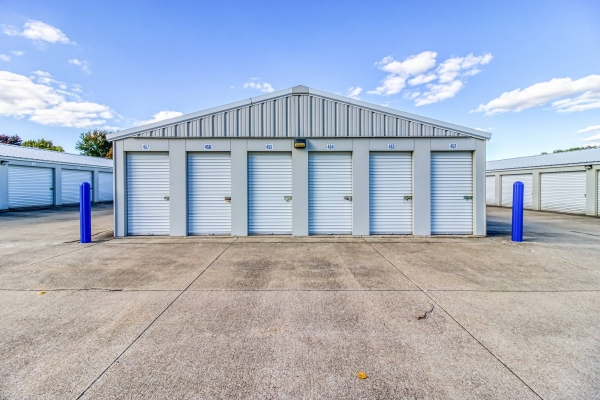 Facility photo: //images.sparefoot.com/medium/1562685fb67ca5850a4.jpg