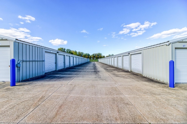 Facility photo: //images.sparefoot.com/medium/1562685fb67ca739163.jpg