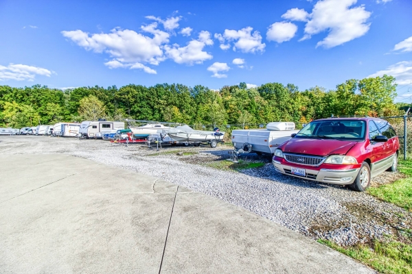 Facility photo: //images.sparefoot.com/medium/1562685fb67ca8d1155.jpg