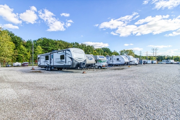 Facility photo: //images.sparefoot.com/medium/1562685fb67caab1635.jpg