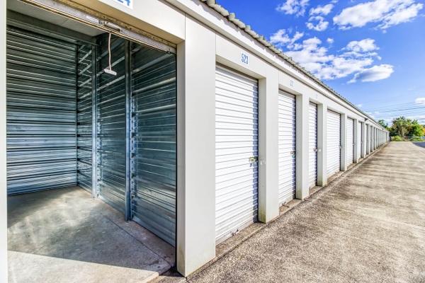 Facility photo: //images.sparefoot.com/medium/1562685fb67cac764ce.jpg