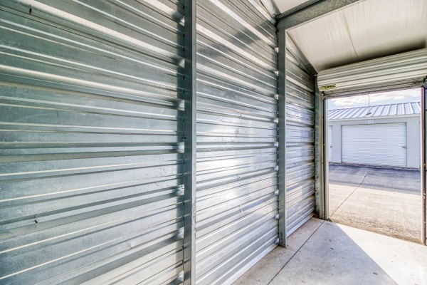 Facility photo: //images.sparefoot.com/medium/1562685fb67cae6b10e.jpg
