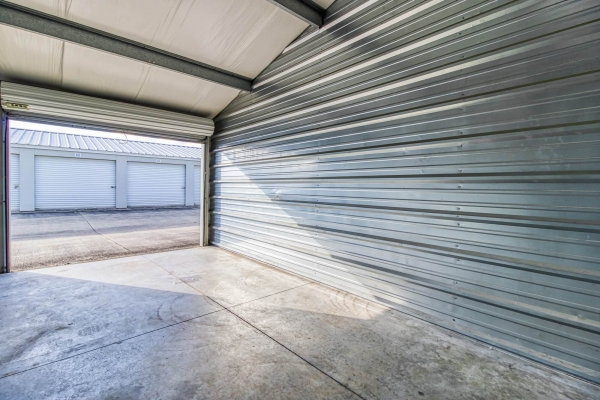 Facility photo: //images.sparefoot.com/medium/1562685fb67d649a3ba.jpg