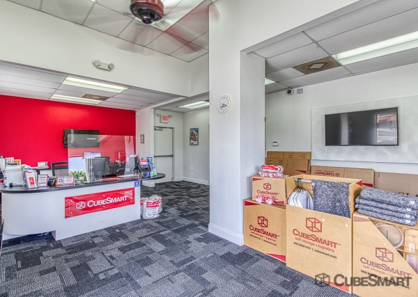 Facility photo: //images.sparefoot.com/medium/156305689059a6b858b.jpg