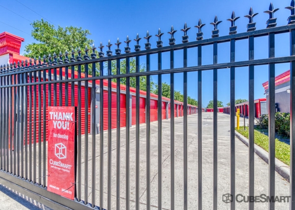 Facility photo: //images.sparefoot.com/medium/1563076985a3562d3a8.jpg