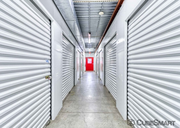 Facility photo: //images.sparefoot.com/medium/15631169f7092fad71b.jpg