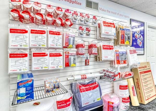 Facility photo: //images.sparefoot.com/medium/15631369033267b7d10.jpg