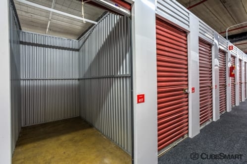 Storage Units at CubeSmart Self Storage - Chicago - 2647 N Western Ave - 2647 N Western Ave