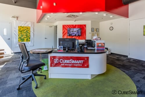 Storage Units at CubeSmart Self Storage - Chicago - 2647 N Western Ave - 2647 N Western Ave