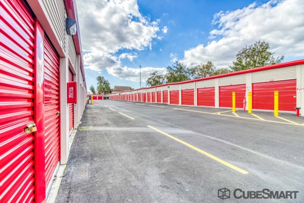 Storage Units at CubeSmart Self Storage - Orlando - 5301 N Pine Hills Rd - 5301 N Pine Hills Rd