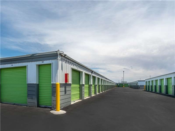 Facility photo: //images.sparefoot.com/medium/156704699432ed26064.jpg