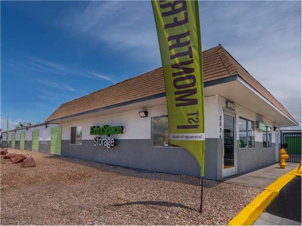 Facility photo: //images.sparefoot.com/medium/156704699432eeb135b.jpg