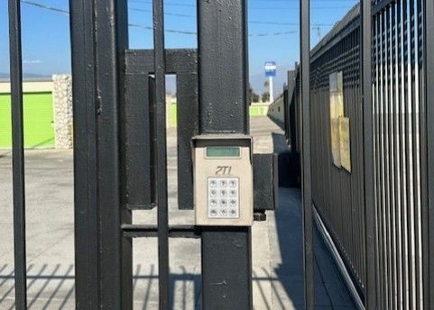 Facility photo: //images.sparefoot.com/medium/156708699432ec4d2e5.jpg